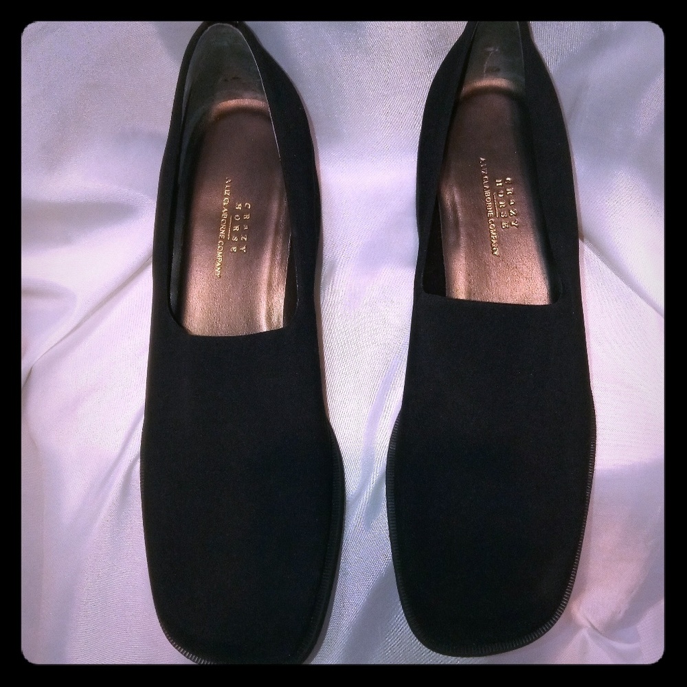 Crazy Horse shoes NWOT
